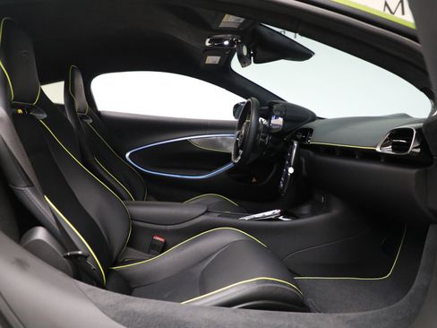 Used 2024 McLaren Artura image 19