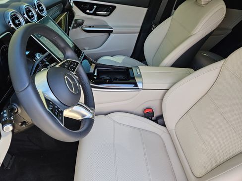 Used 2025 Mercedes-Benz GLC 350e 4MATIC image 14