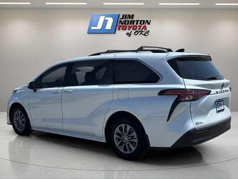 Used 2022 Toyota Sienna XLE FWD image 7