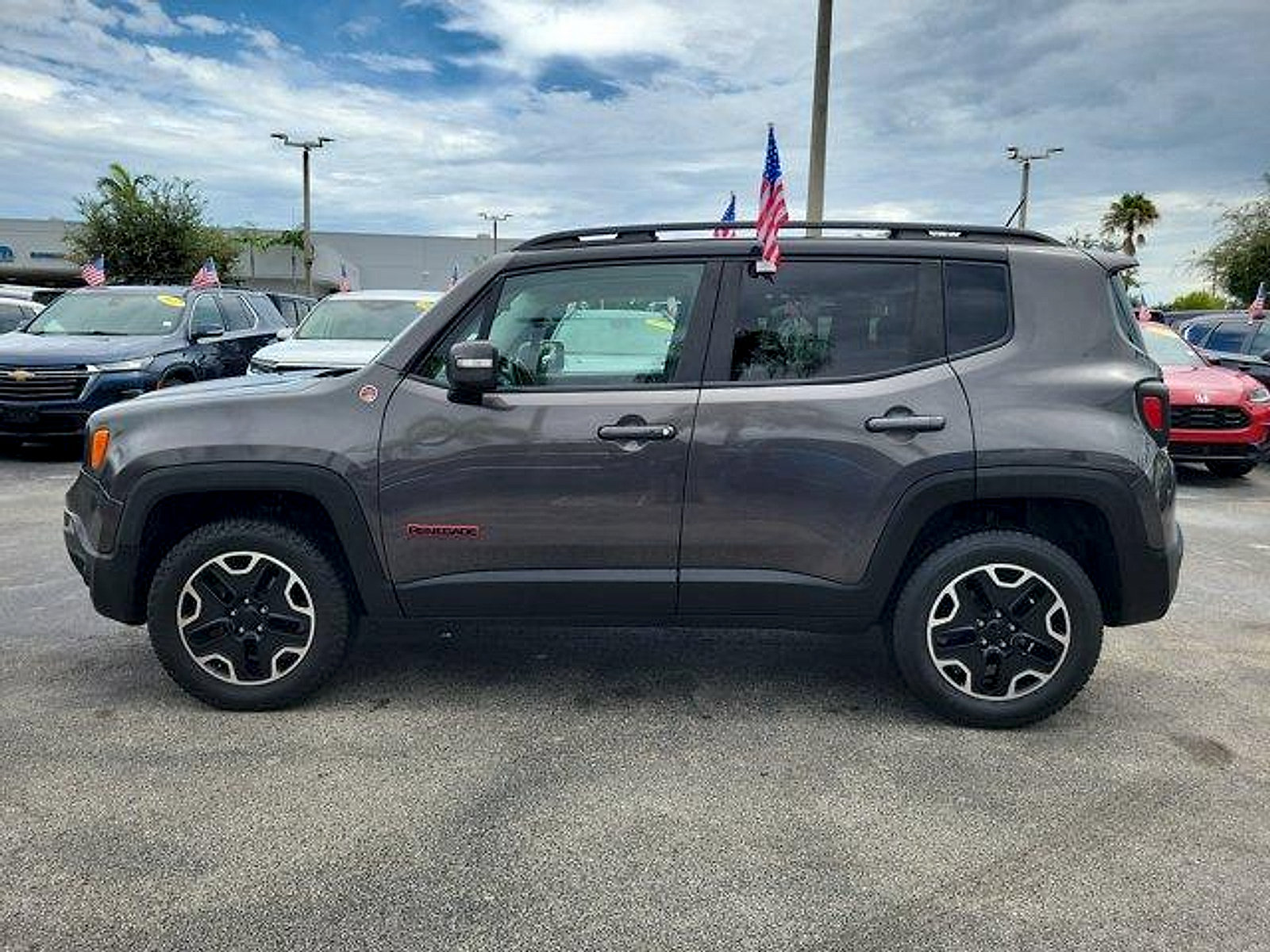 Certified 2017 Jeep Renegade Trailhawk AWD/4WD image 4