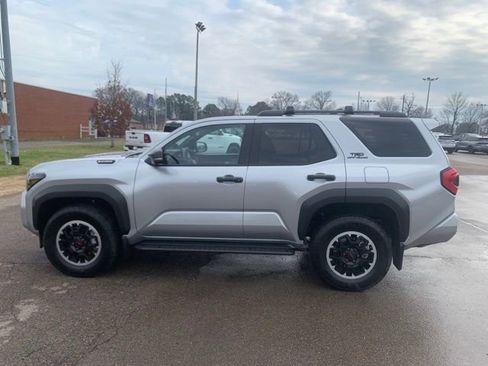 Used 2025 Toyota 4Runner 4WD image 4