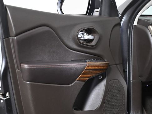 Used 2015 Jeep Cherokee Trailhawk w/ Comfort/Convenience Group image 33