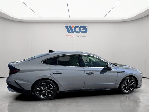 Used 2025 Hyundai Sonata SEL FWD image 2