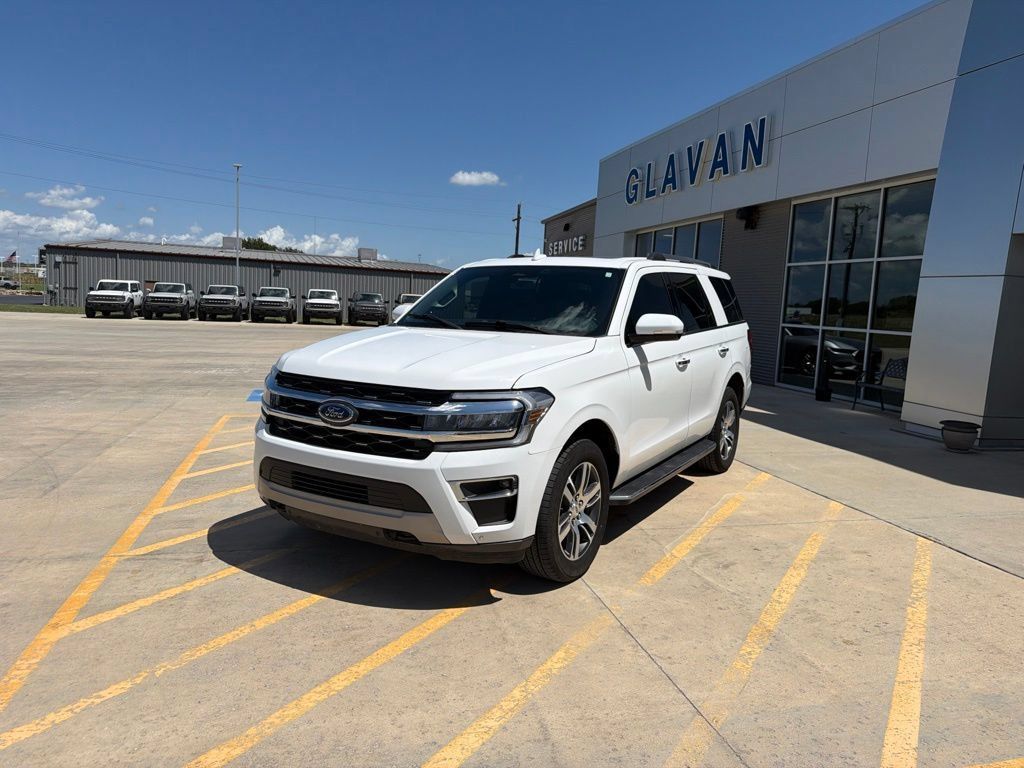 Used 2023 Ford Expedition Limited AWD/4WD image 3