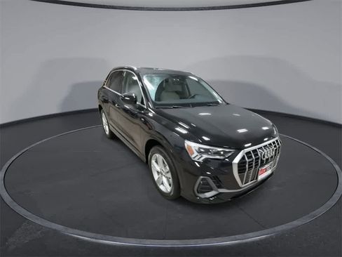 Used 2024 Audi Q3 2.0T Premium image 2