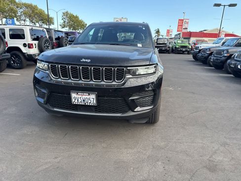Used 2025 Jeep Grand Cherokee Laredo X RWD image 3