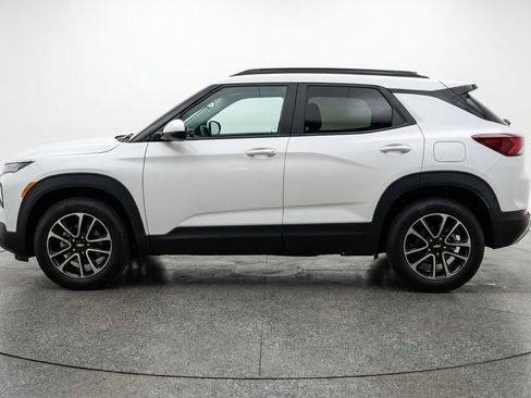 Used 2025 Chevrolet TrailBlazer LT image 5
