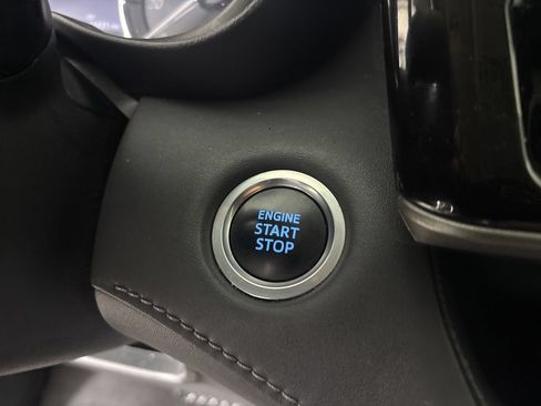 Used 2021 Toyota Highlander XLE FWD image 18