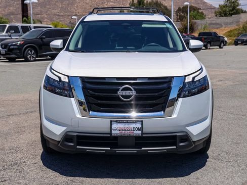 Used 2025 Nissan Pathfinder SV w/ SV Premium Package FWD image 9