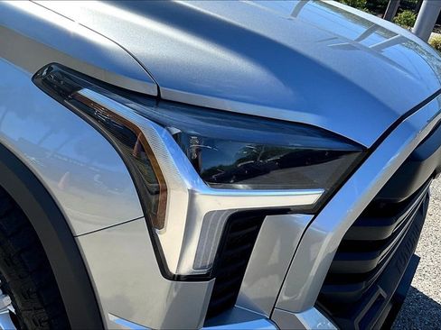 Used 2022 Toyota Tundra SR5 w/ SR5 Premium Package AWD/4WD image 33