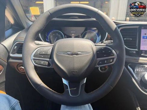 Certified 2022 Chrysler Pacifica Pinnacle AWD/4WD image 15
