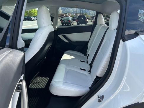 Used 2020 Tesla Model Y Long Range image 21