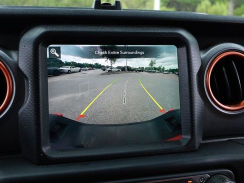 Used 2022 Jeep Gladiator Mojave w/ Cold Weather Group AWD/4WD image 9