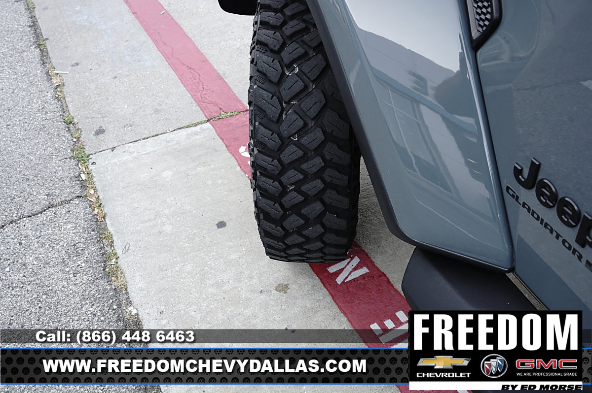 Used 2025 Jeep Gladiator Sport AWD/4WD image 43