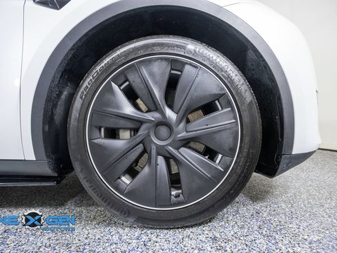 Used 2023 Tesla Model Y Long Range AWD/4WD image 42