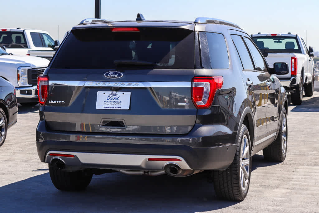 Used 2017 Ford Explorer Limited w/ Equipment Group 303A AWD/4WD image 4
