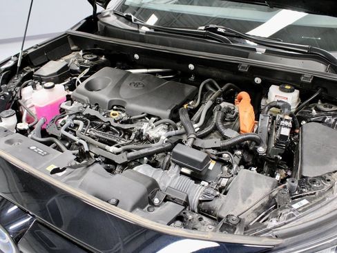 Used 2022 Toyota RAV4 LE image 16