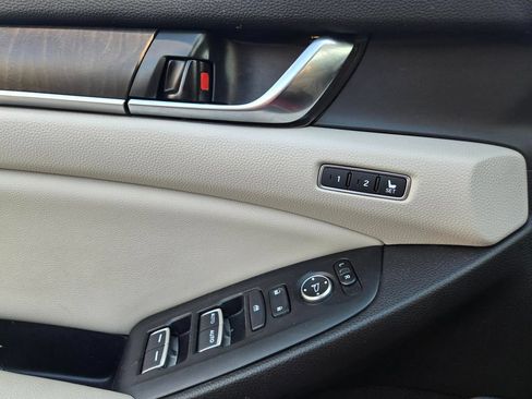 Used 2021 Honda Accord Touring image 13