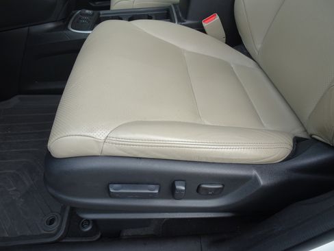 Used 2015 Honda CR-V Touring image 10