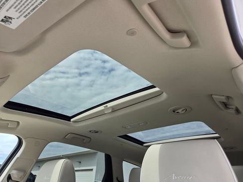 Used 2022 Buick Enclave Avenir w/ Avenir Technology Package FWD image 17