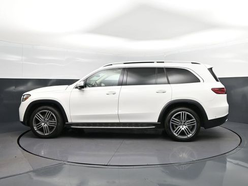 Used 2024 Mercedes-Benz GLS 450 4MATIC image 4