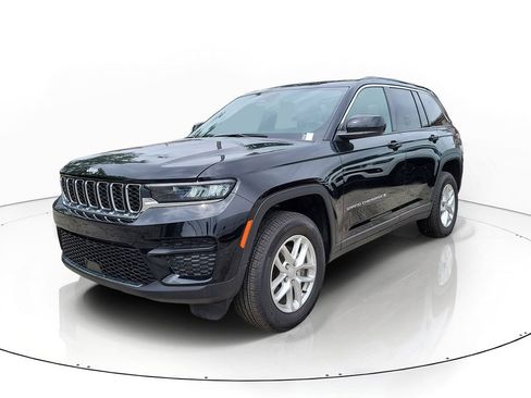Used 2025 Jeep Grand Cherokee Laredo X RWD image 2