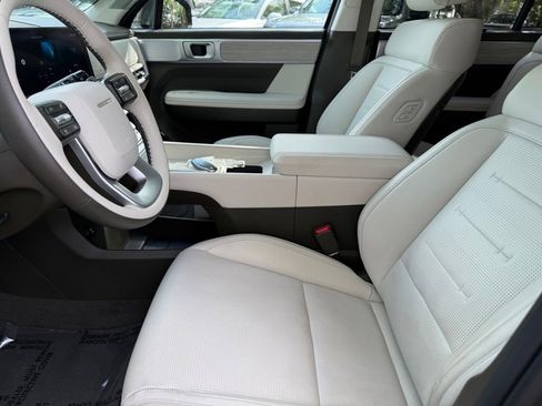Used 2025 Hyundai Santa Fe Calligraphy AWD/4WD image 18