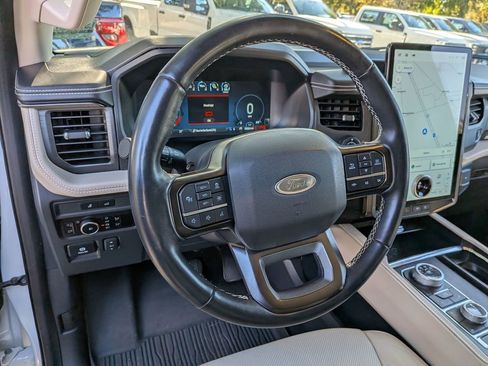 Used 2023 Ford Expedition Platinum image 19