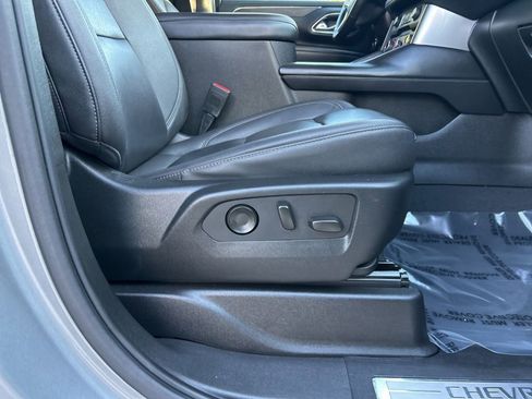 Used 2023 Chevrolet Suburban LT image 40