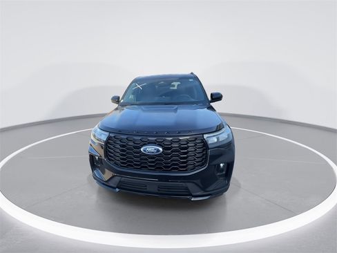 Used 2025 Ford Explorer ST-Line w/ ST-Line Street Pack image 3