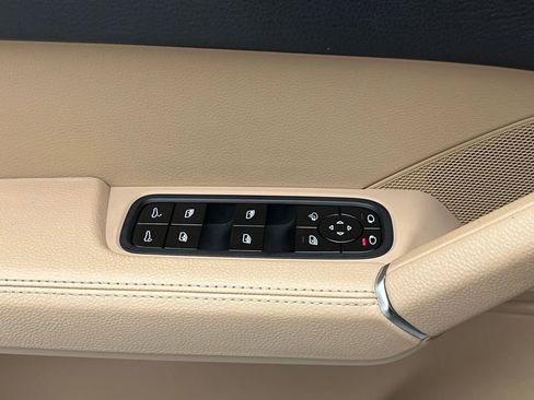 Used 2021 Porsche Cayenne image 24