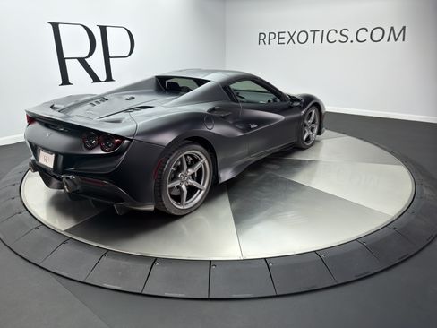 Used 2021 Ferrari F8 Tributo RWD image 17