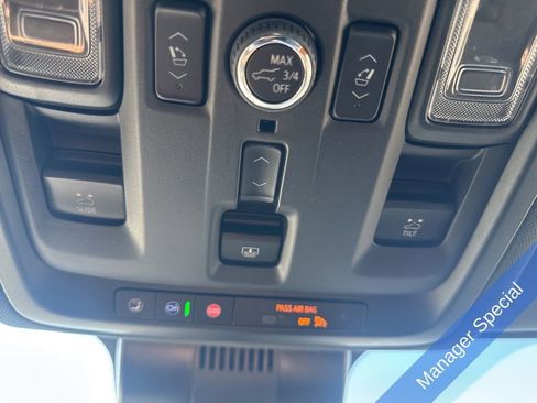 Used 2024 Chevrolet Suburban High Country w/ Premium Package image 34