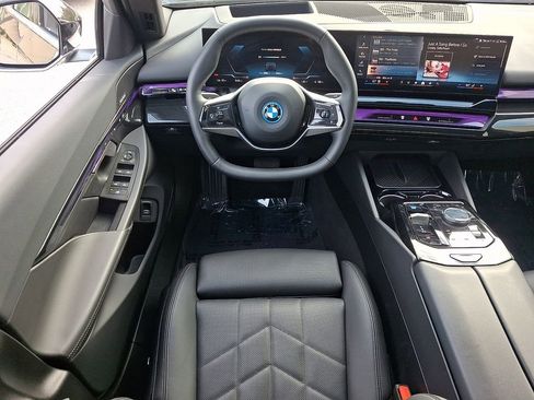 Used 2025 BMW i5 eDrive40i RWD image 11