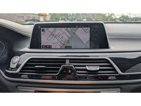 Used 2022 BMW 750i xDrive w/ Executive Package image 27