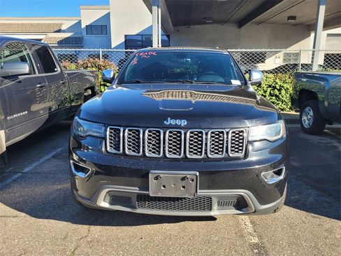 Used 2017 Jeep Grand Cherokee Limited w/ Luxury Group II image 2