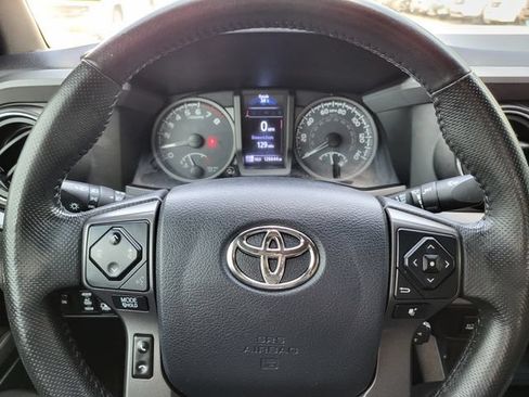 Used 2017 Toyota Tacoma TRD Off-Road w/ Tow Package (A/T) AWD/4WD image 41