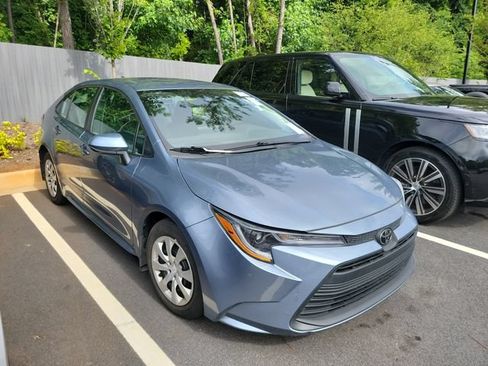 Used 2025 Toyota Corolla LE FWD image 3