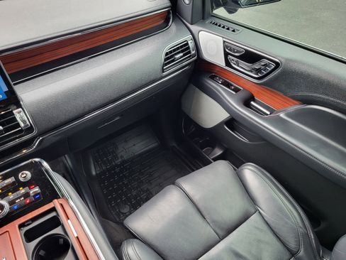 Used 2024 Lincoln Navigator Reserve AWD/4WD image 18