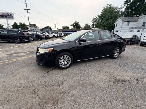 Used 2012 Toyota Camry LE FWD image 30