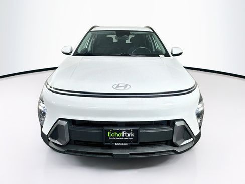 Used 2024 Hyundai Kona SEL FWD image 2