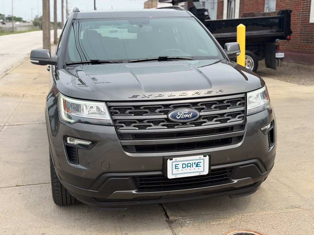 Used 2018 Ford Explorer XLT w/ Equipment Group 202A AWD/4WD image 3
