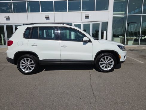 Used 2017 Volkswagen Tiguan Limited w/ Premium Package AWD/4WD image 6