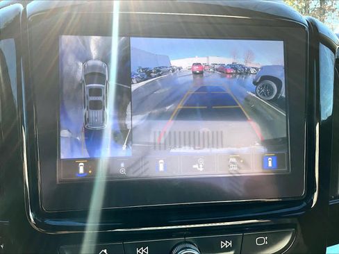 Used 2023 Chevrolet Traverse LT w/ Rear Camera Mirror Package image 20