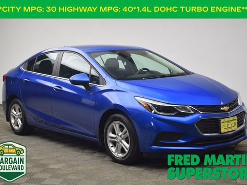 Used 2017 Chevrolet Cruze LT w/ Convenience Package image 1
