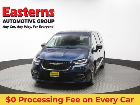Used 2023 Chrysler Pacifica Touring-L FWD image 56
