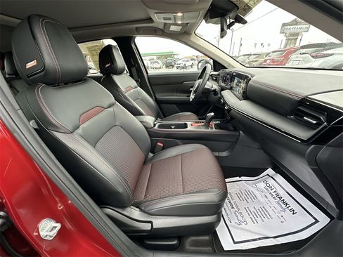 Used 2025 Nissan Kicks SR w/ SR Premium Package image 24