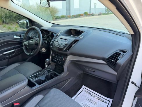 Used 2017 Ford Escape SE w/ SE Cold Weather Package AWD/4WD image 22