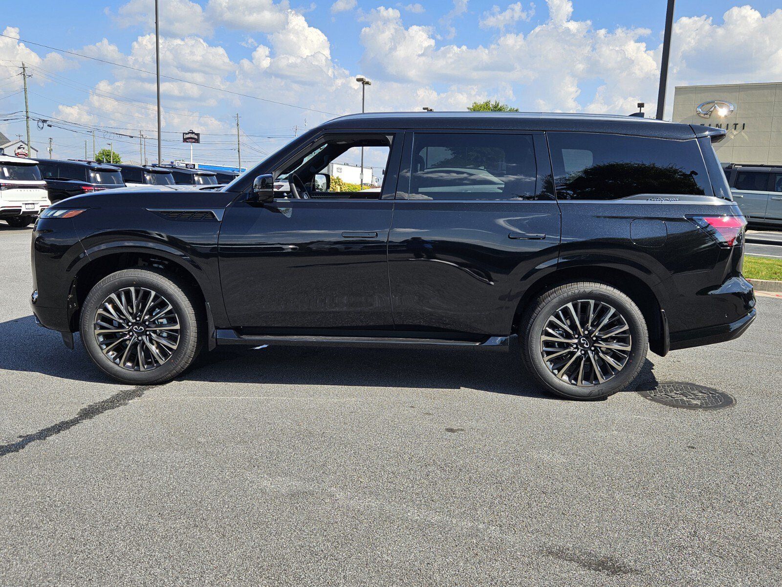 New 2027 INFINITI QX80 Autograph w/ Premium Cargo Package AWD/4WD image 9