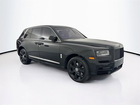 Used 2019 Rolls-Royce Cullinan image 3